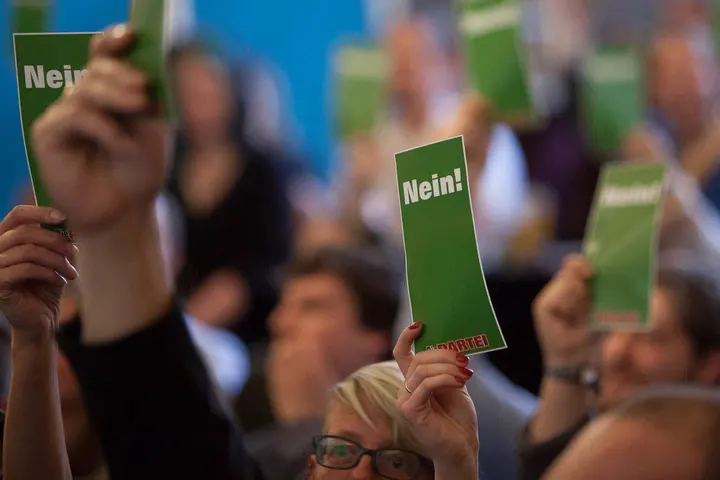Abstimmung mit Nein-Karten
