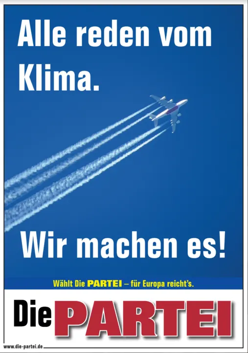 Plakat: „Alle reden vom Klima. Wir machen es!“ mit Kondensstreifen am blauen Himmel